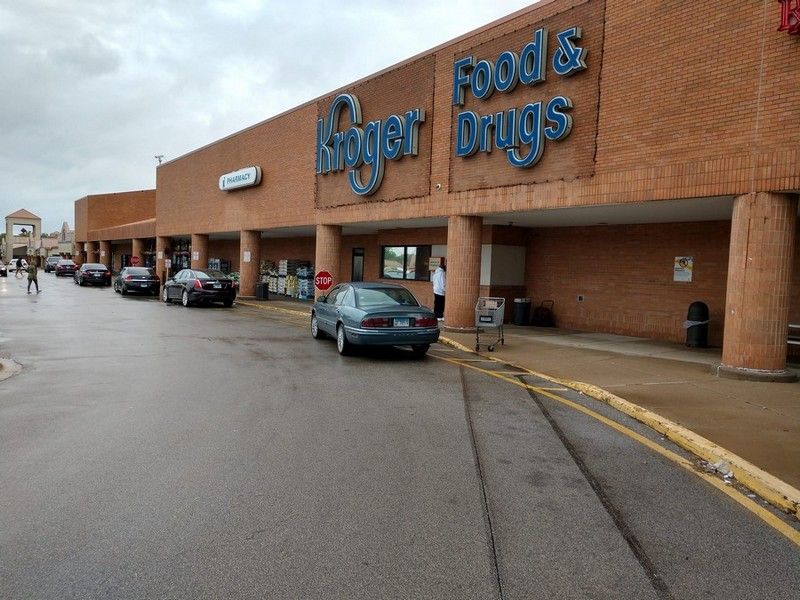 STERLING BAZAAR: 3311 N Sterling Ave, Peoria, IL 61604